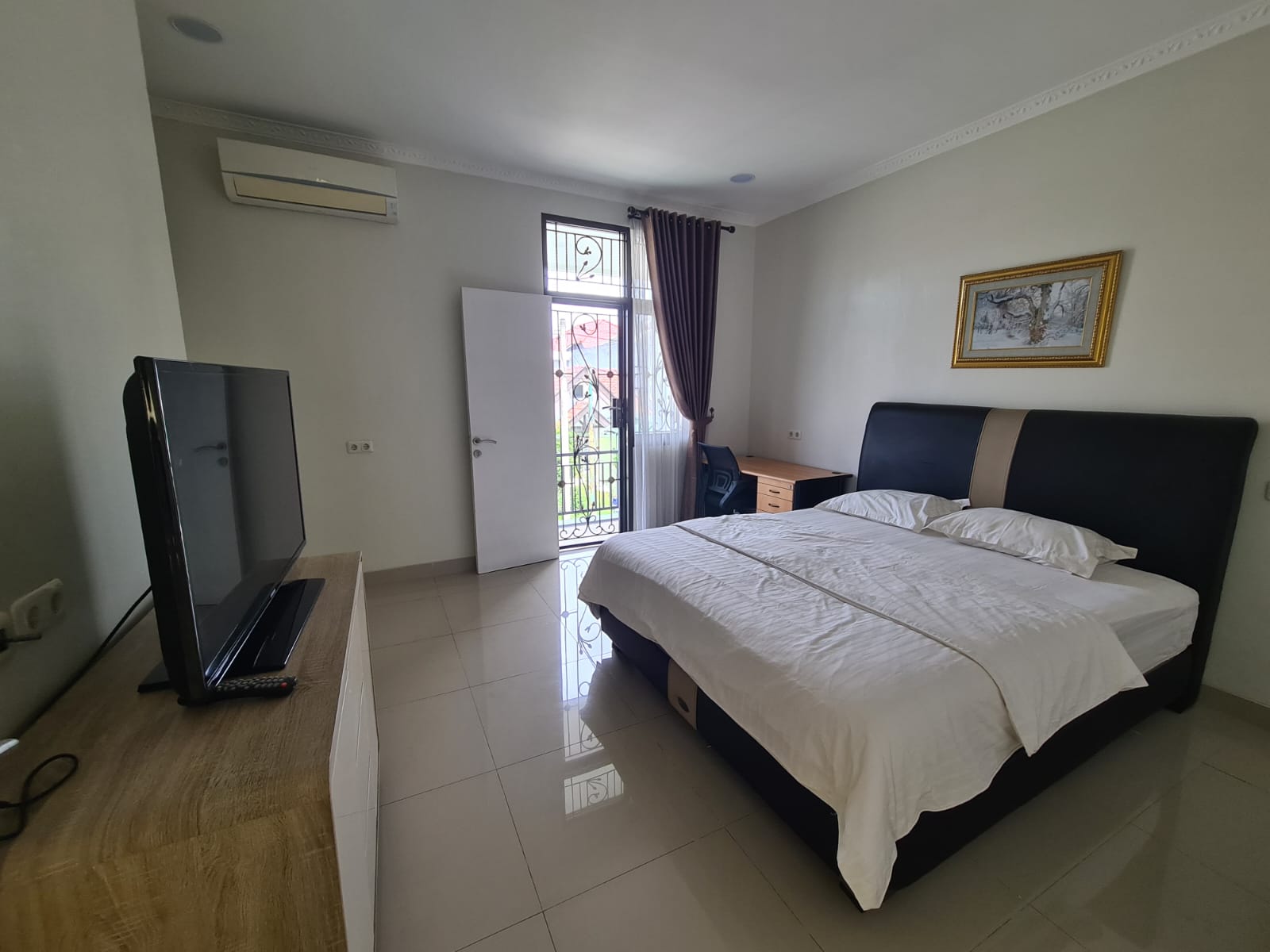 Disewakan Rumah Fully Furnished di Taman Beverly Lippo Cikarang